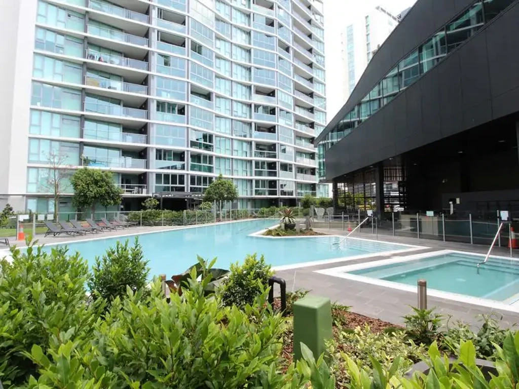 FULLY FURNISHED APARTMENT – HAMILTON HARBOUR