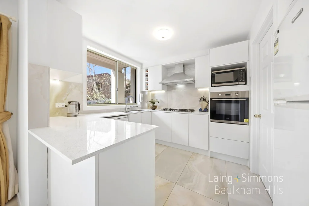 Baulkham Hills 3ਬੈੱਡਰੂਮ Fully Renovated Home with Rare East-Rear Aspect, Walk to Express City Bus Stop