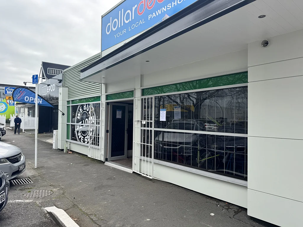 Napier South City fringe showroom and warehouse