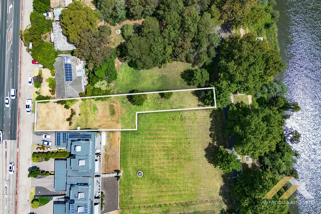 Bairnsdale ELEVATED RIVERSIDE ALLOTMENT IN BAIRNSDALE'S GOLDEN TRIANGLE