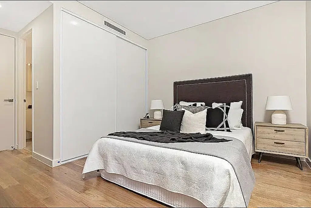 Stylish & Convenient Living 3-Bedroom in Five Dock!