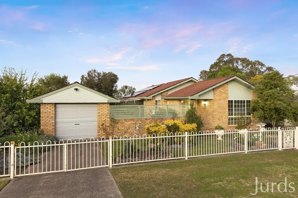 Bellbird 3房  Solid Brick Family Home with Solar, Modern Updates and Outstanding Convenience