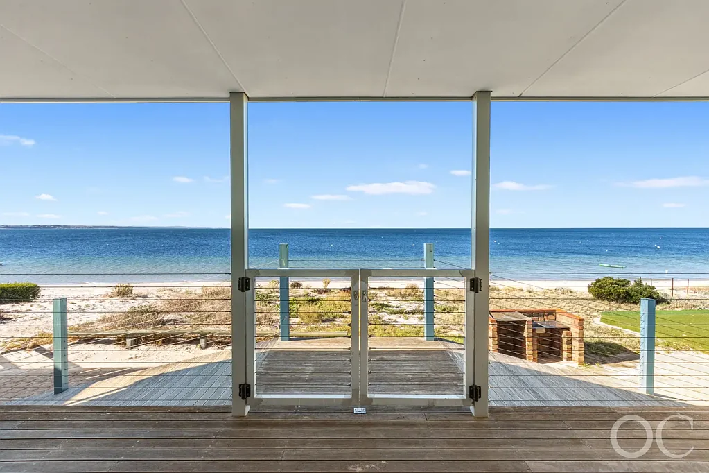 Black Point 5Phòng ngủ Open the Door to Direct Beachfront Living