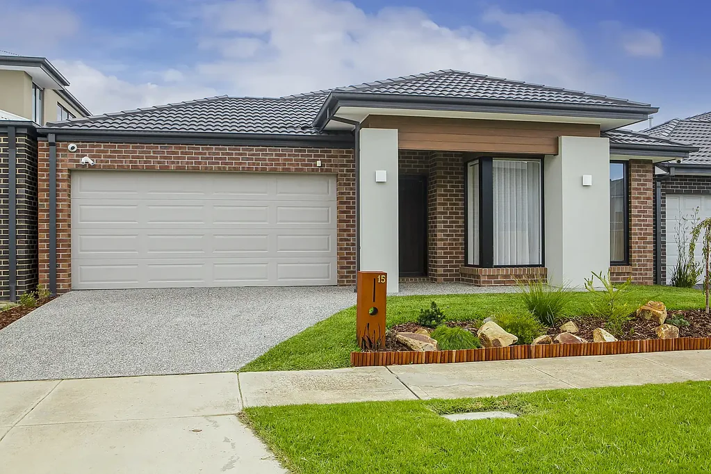 STUNNING FAMILY HOME!