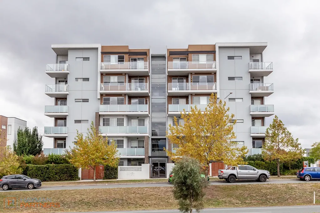 Coombs 1Moenga Modern one bedroom unit with designer kitchen and private balcony