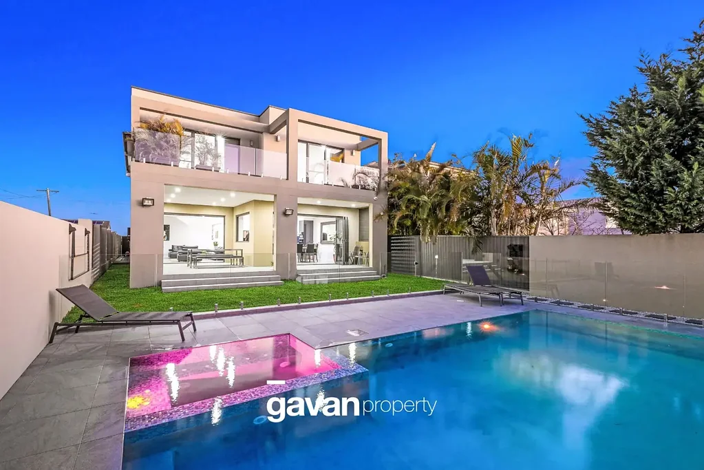 Luxury Family Living with Sweeping Oatley Bay Views