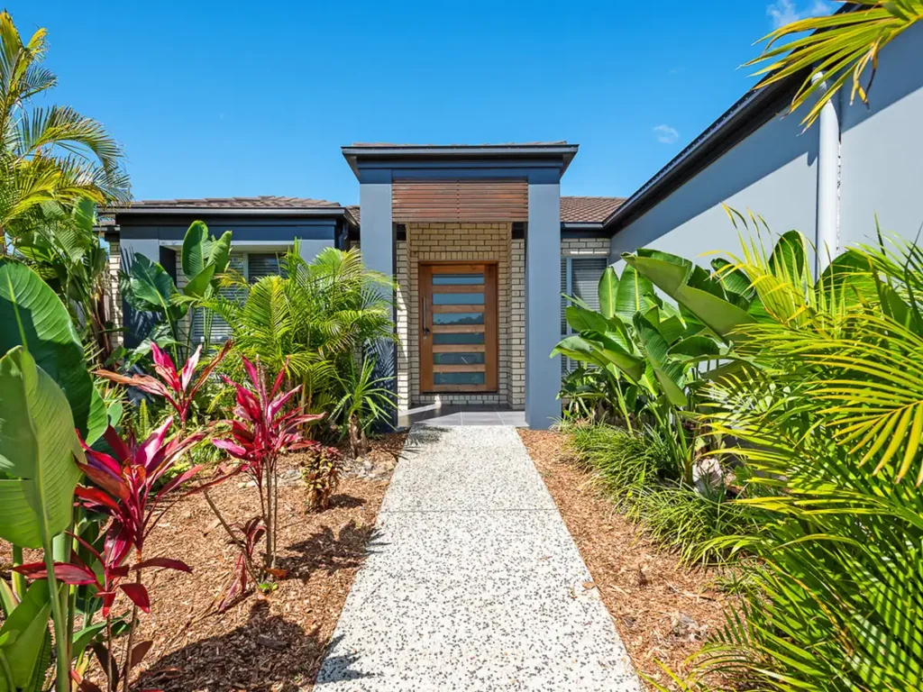 Pacific Pines 4ห้องนอน Modern Family Living in the Heart of Pacific Pines