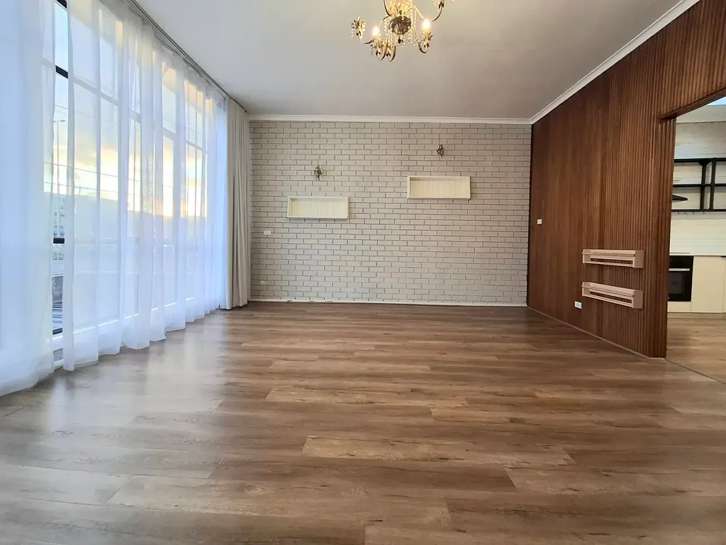 *UNDER APPLICATION* Modern 2-Bedroom Apartment in the Heart of Mordialloc