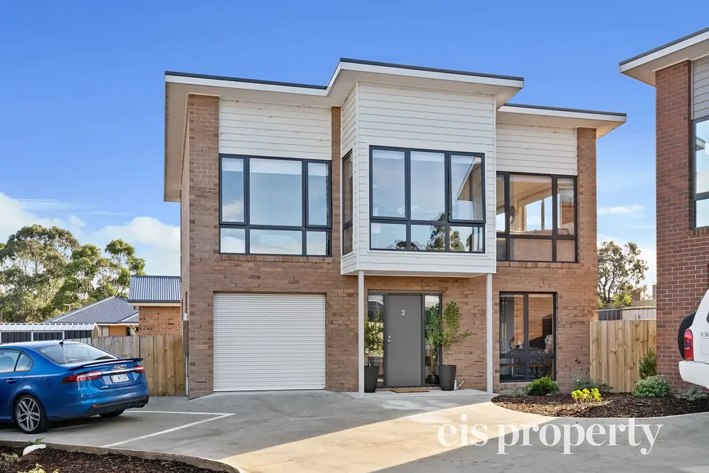 Modern Three Bedroom Townhouse With Spacious Living