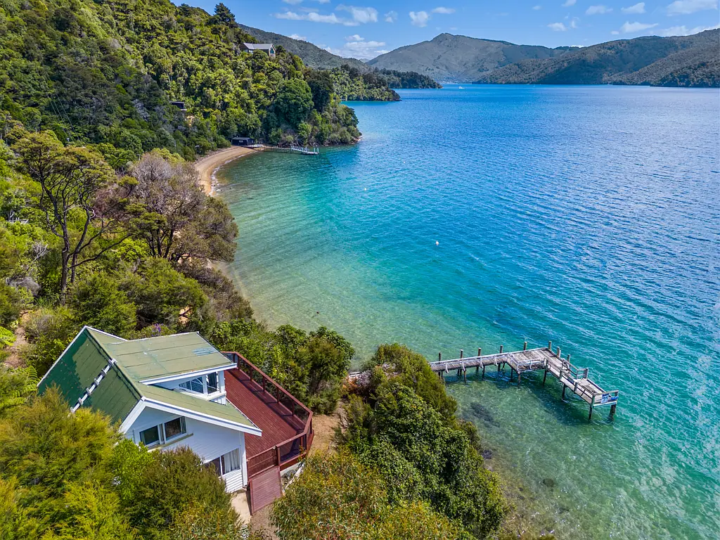Anakiwa and Surrounds 4 Bedroom Priced for Action - Prime Beachfront Escape