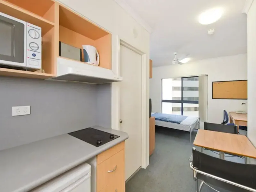 Brisbane City 1房 中心位置便利 19 sqm精装 安全大楼 现场管理 共享设施 稳定租金 至2026年 B Plan 19sqm Unilodge Apartment
