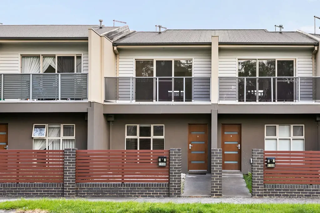 Fawkner 2침실 A Spacious and Light-Filled Dual-Level Townhome