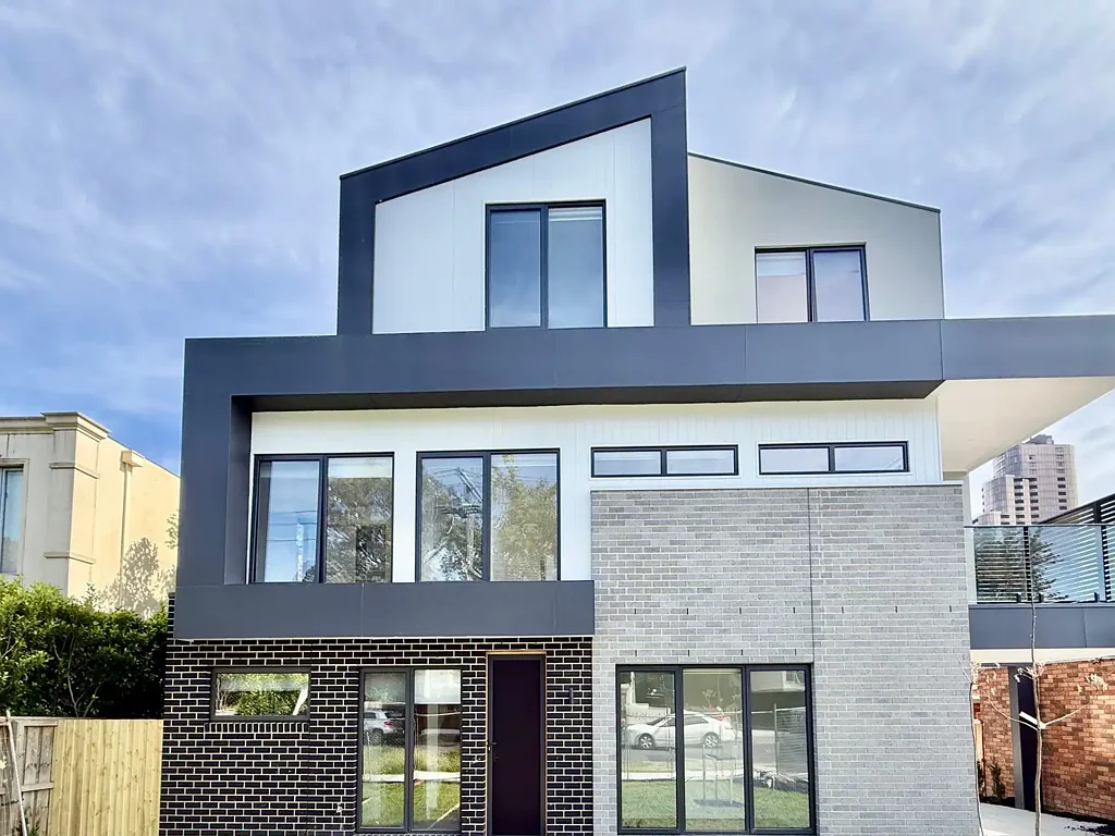 For Lease - Stunning 3 Bedroom Townhouse in Central Box Hill