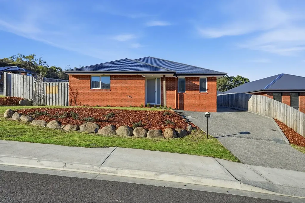 8 Fryett Drive, Claremont, TAS 7011