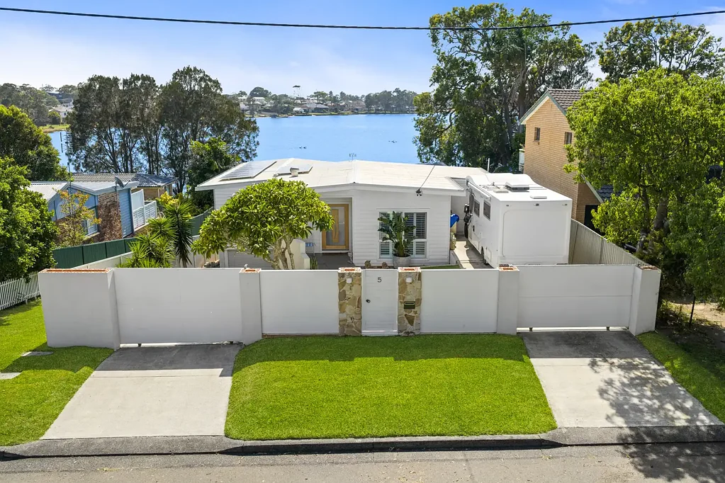 5 Brennon Road, Gorokan, NSW 2263