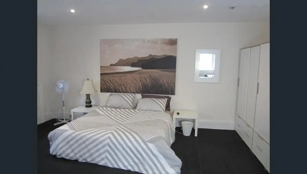 Massive rooms rent right in the CBD