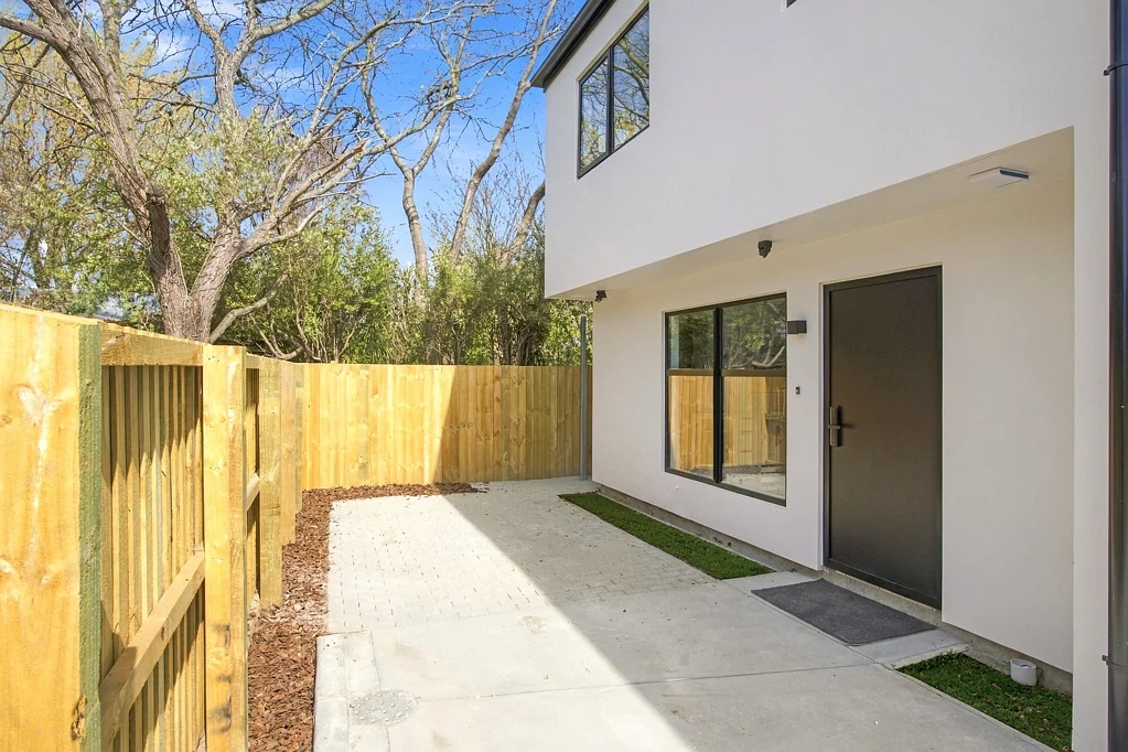 Brand new, rear unit with allocated car park!