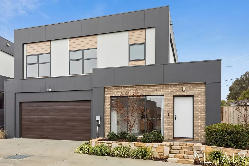 Mawson 4房  Brand New Family Luxury in a Boutique Mawson Setting.