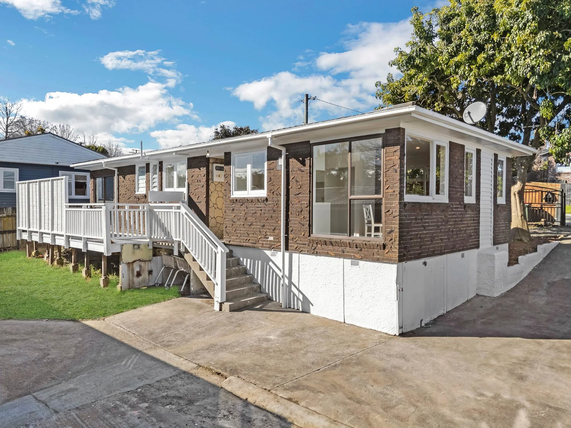 Te Atatu South 3ਬੈੱਡਰੂਮ Renovated Family Home on Prime 809m² Freehold Land