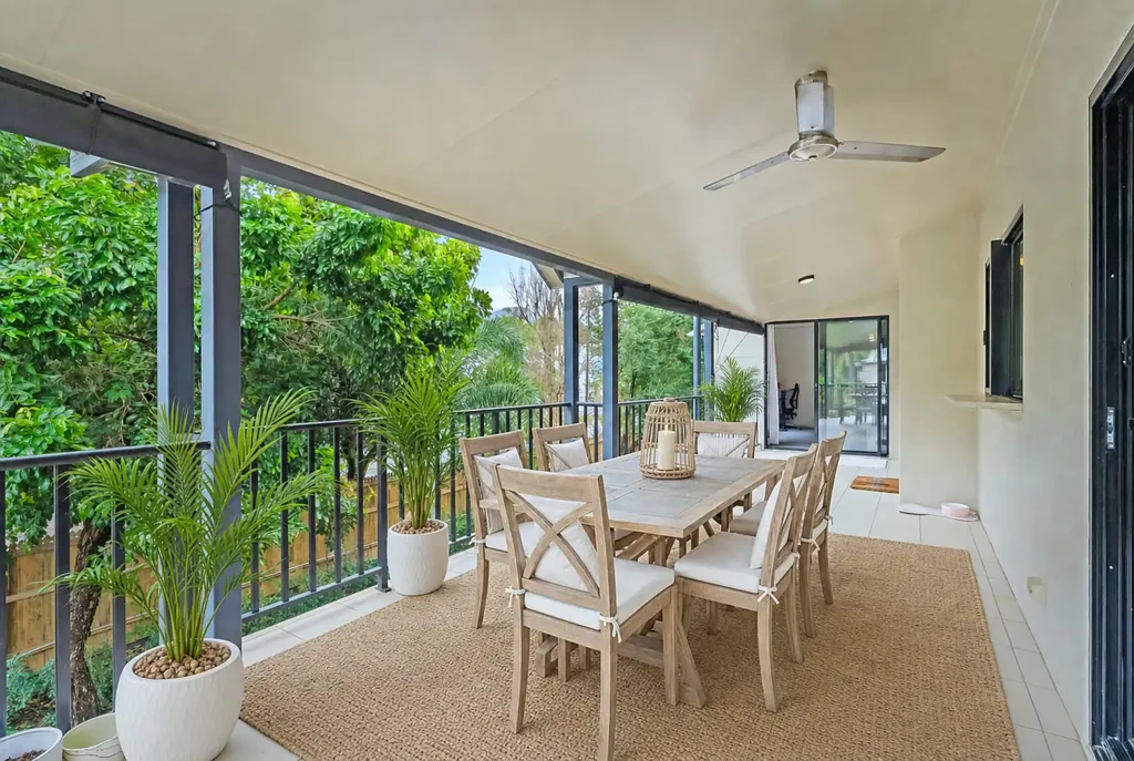 Redlynch 2ห้องนอน Top-Floor Coastal Oasis in Resort-Style Redlynch Complex!
