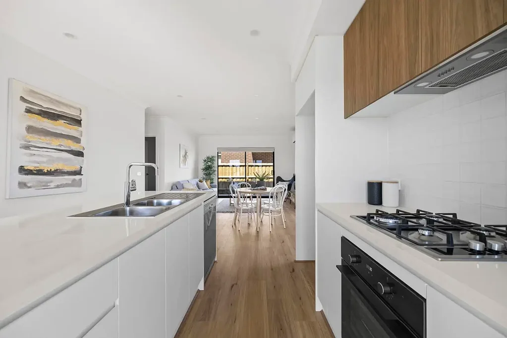 34 Deanside Drive, Deanside, VIC 3336