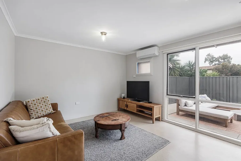 Semaphore Park 2कमरा Semi Detached Torrens Title Homette � Ideal for 1st Home Buyer