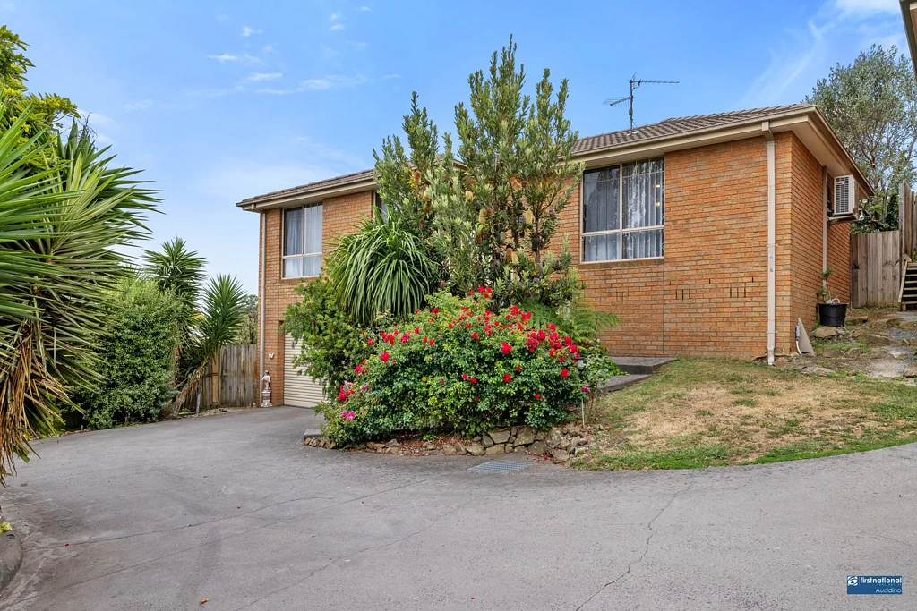 Korumburra 3कमरा Charming Three-Bedroom Unit in a Tranquil Locale