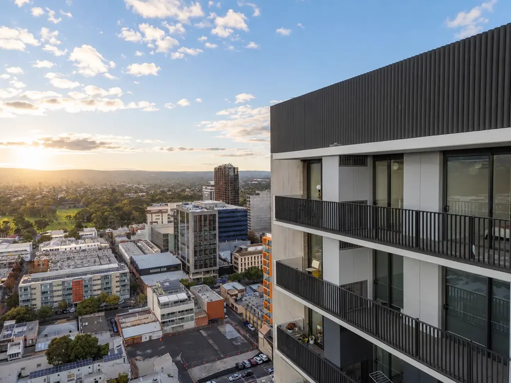 Adelaide 2房  Sky-High Luxury with Panoramic City & Hills Views