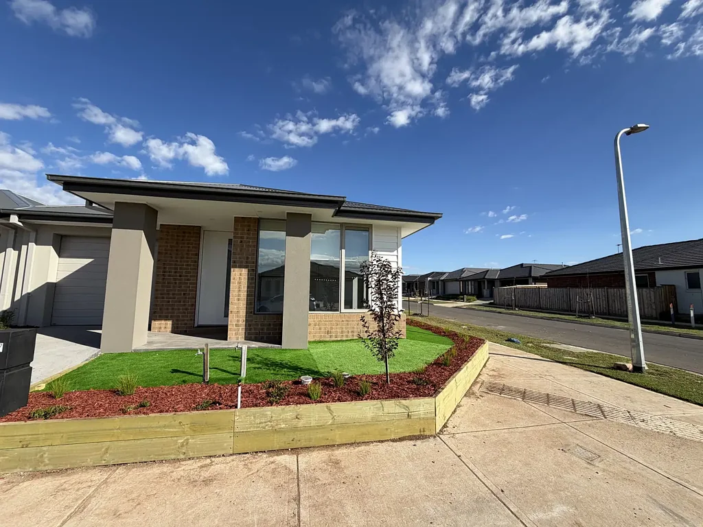 Brand New & Fabulous 4Br Home in Manor Lakes!