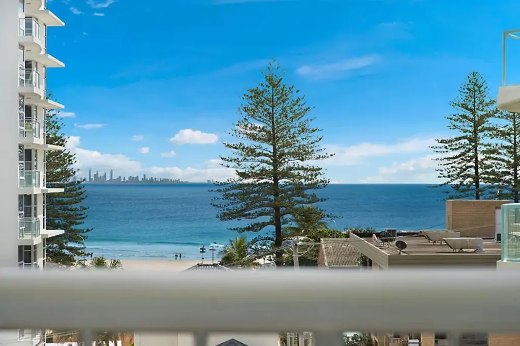 Coolangatta 2Phòng ngủ Modern Beachside Getaway with Captivating Ocean Views
