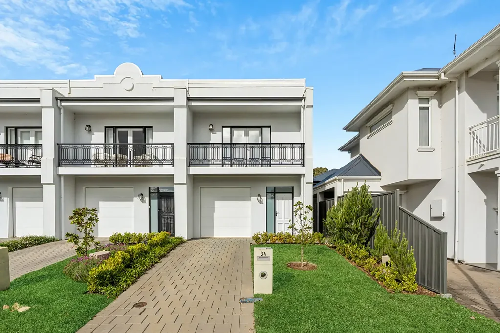 Mount Barker 3房  Victorian Inspired Torrens Title Terrace with Lake Views