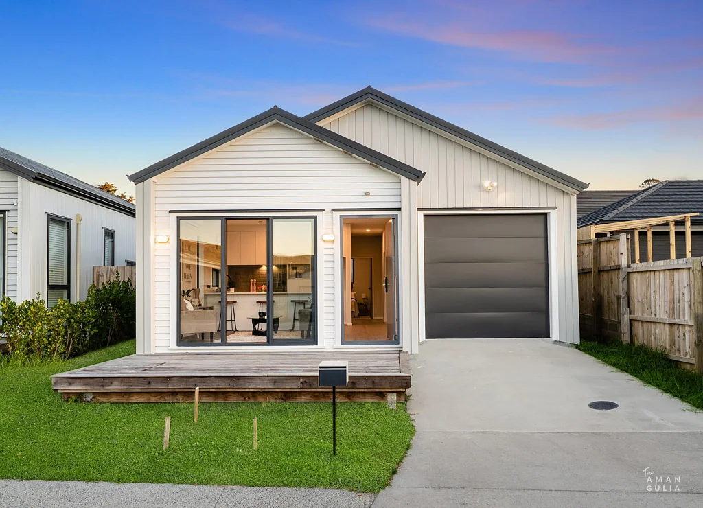 Helensville 3ห้องนอน Sun-Drenched Stand Alone Home | Space & Style