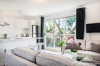 Address Withheld, Bondi, NSW 2026, 2 Bedrooms, 1 Bathrooms, Apartment