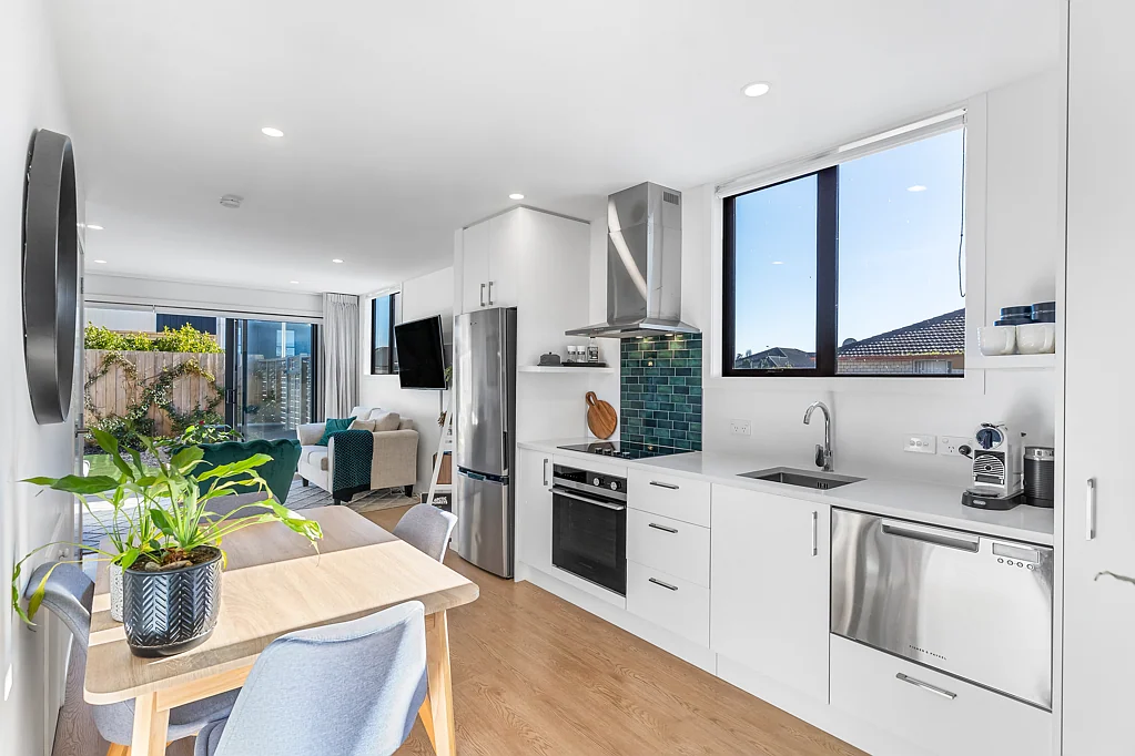 Otahuhu 2房  End Unit 2-Bed, 2-Bath Freehold Home