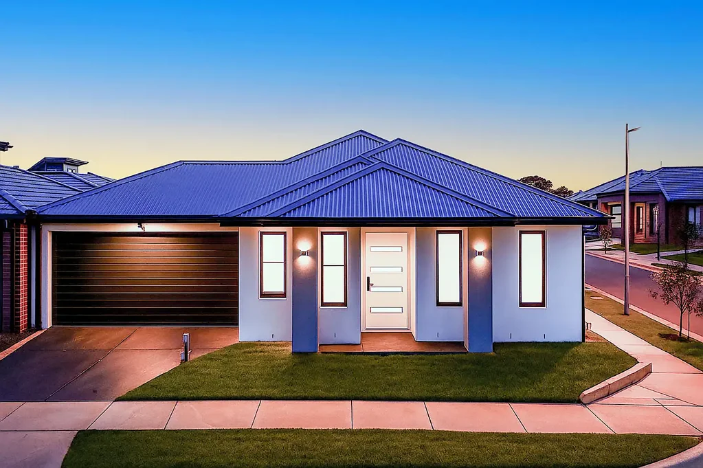 Manor Lakes 4Moenga Modern Living in a Family Friendly Community/
Brand New-FHOG available!