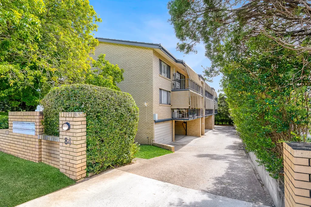 Clayfield 2ਬੈੱਡਰੂਮ Generous Apartment Living in a Prime Lifestyle Location