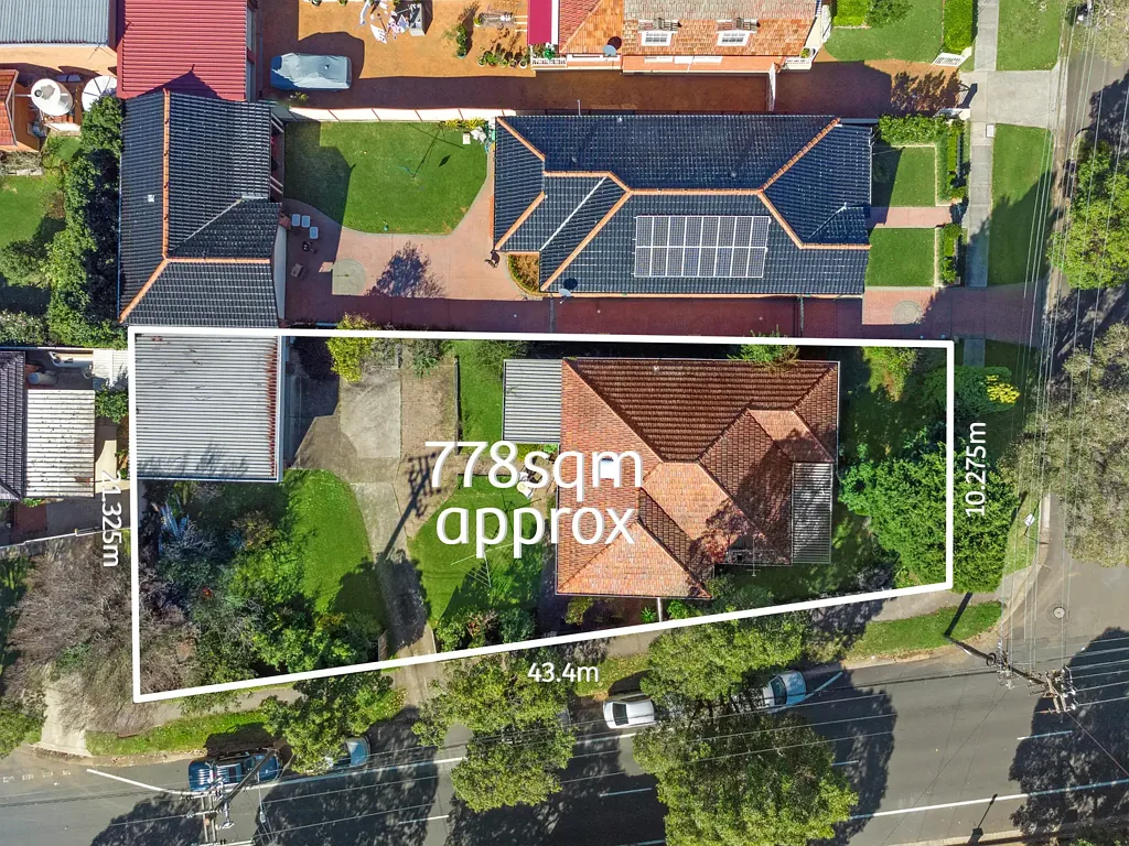Kingsgrove 3 Slaapkamer Full Brick Home on Extensive Corner Block with Approved Plans for Two Luxury Homes