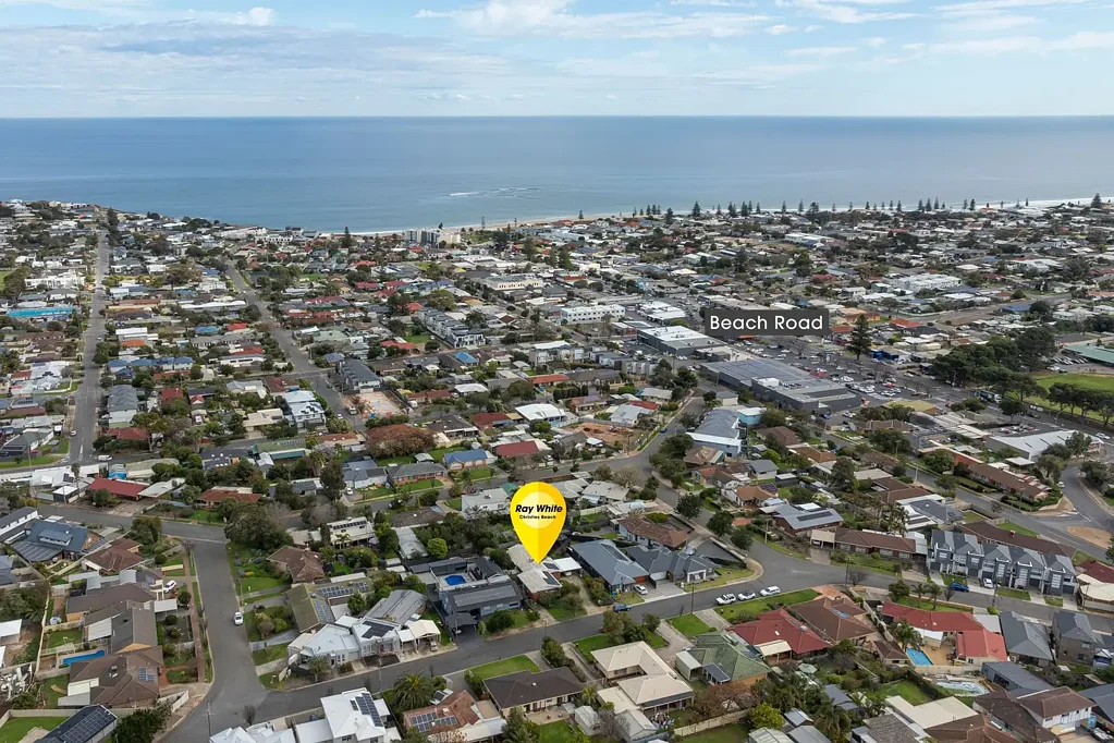Christies Beach 4 Bedroom Great Positioned Home with Granny Flat