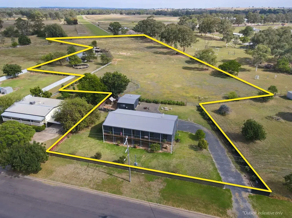 Forbes 4chambre Ray White Forbes - 02 6851 1411