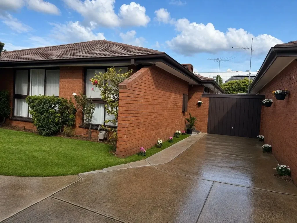 Ormond 2 Slaapkamer Very Rare Opportunity - Spacious Renovated Villa in the McKinnon Primary School Zone