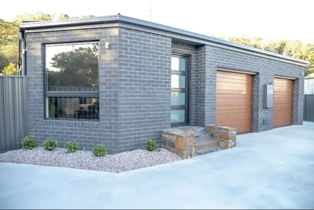 Near new unit in CBD - Break Lease