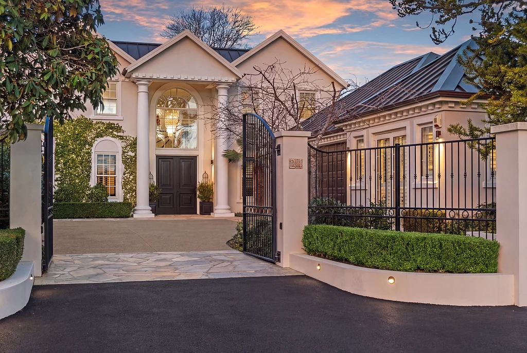 Fendalton 5 Slaapkamer Timeless Elegance, Modern Luxury!