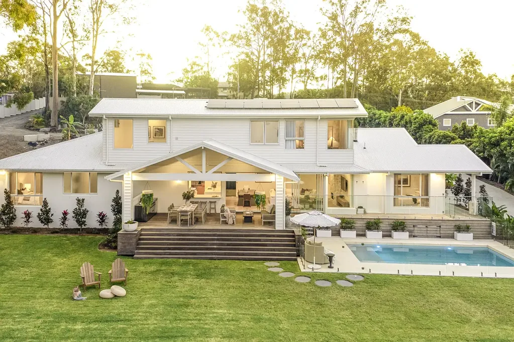 Mudgeeraba 5房  Refined Hinterland Living with Coastal Outlooks