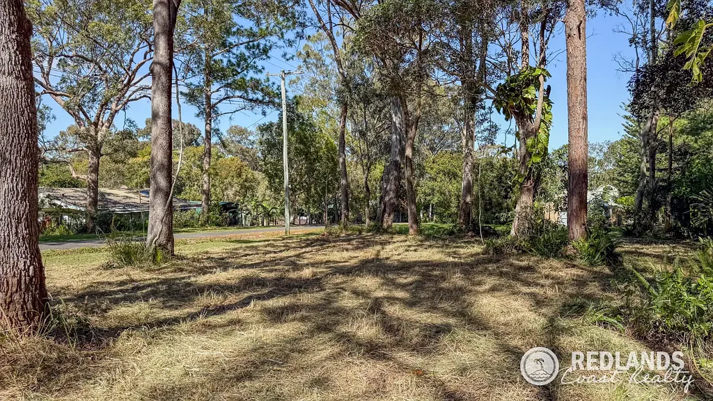 Lamb Island CORNER BLOCK WITH RURAL OUTLOOK & PLENTY OF POTENTIAL