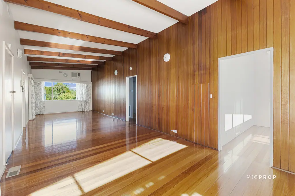 Spacious Family Living Opposite Parklands in Prestigious Ivanhoe!