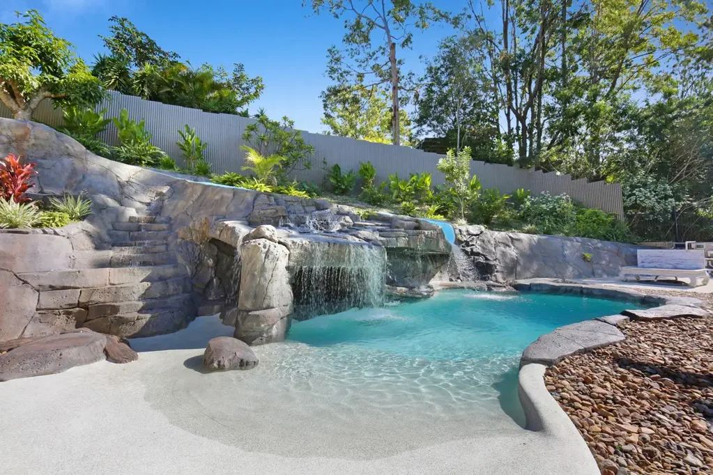 Tallebudgera Valley 3房  Hinterland Living With Resort Pool on 12.97 Acres