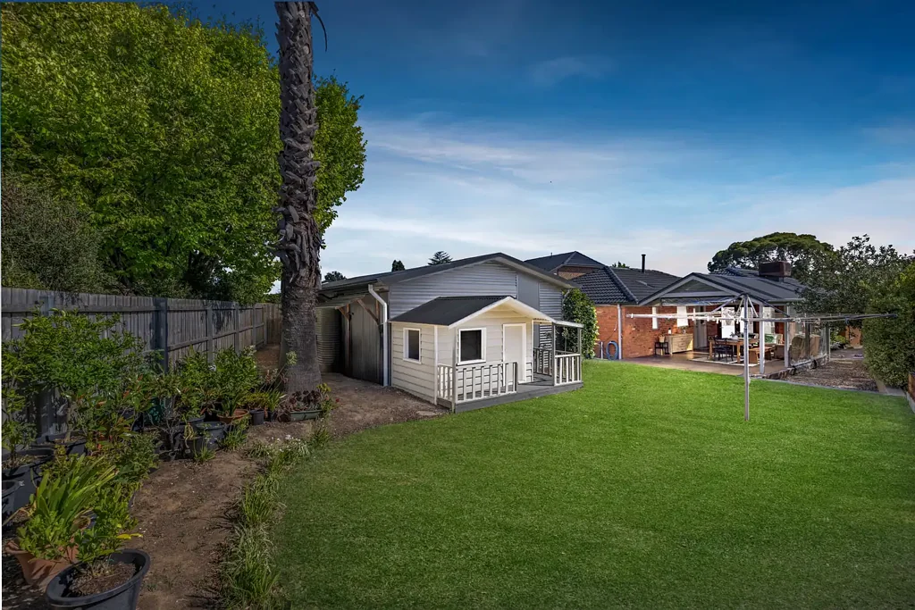 Wantirna South 5 Bedroom Versatile Family Home with New Stone Kitchen