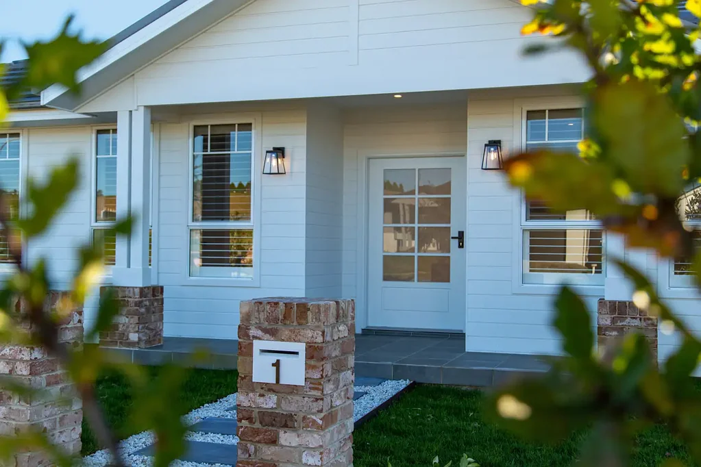 Moss Vale 4房  Architectural Elegance Meets Modern Family Living