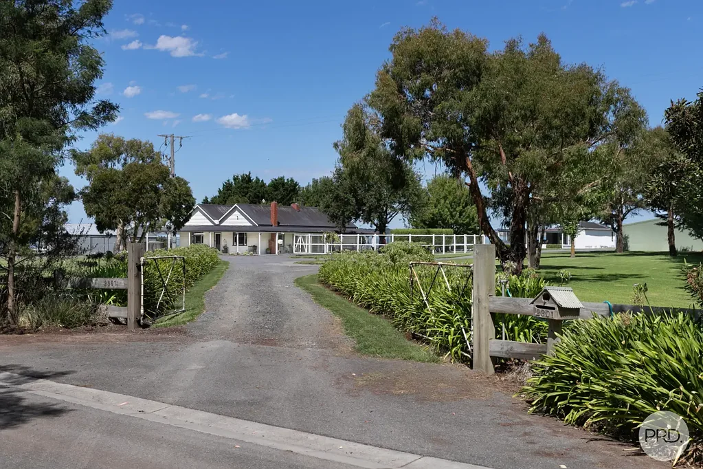 Burrumbeet 4 Bedroom Historic Lakeside Lifestyle on 3.11 Acres - Absolute Frontage to Lake Burrumbeet
