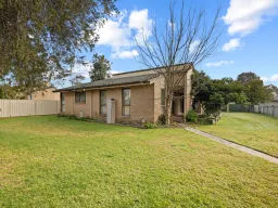 24 Goolagar Crescent, Springdale Heights